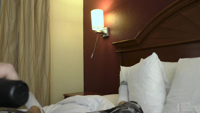 Boys half-way house: Chỉ cần 18 &amp; đã là một bãi chứa tinh