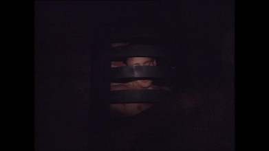 Bizzarre World: 素敵なおっぱいのビンテージ熟女が暗闇で犯され、巨根に口の中で射精