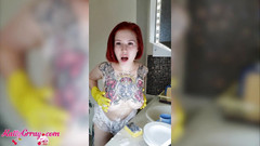 Katty Grray: Red-haired bitch caresses her body on