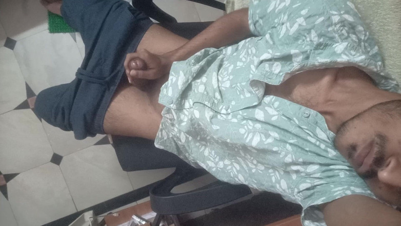 Suhas: 남인도 소년의 미드나잇 자위