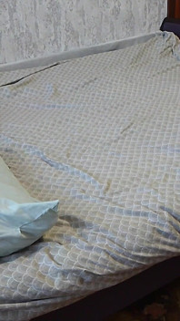 Assol masaj odaları ve bir masaj terapisti seansı sırasında güzelin narin kalçalarına nefes kesici erotik masaj.