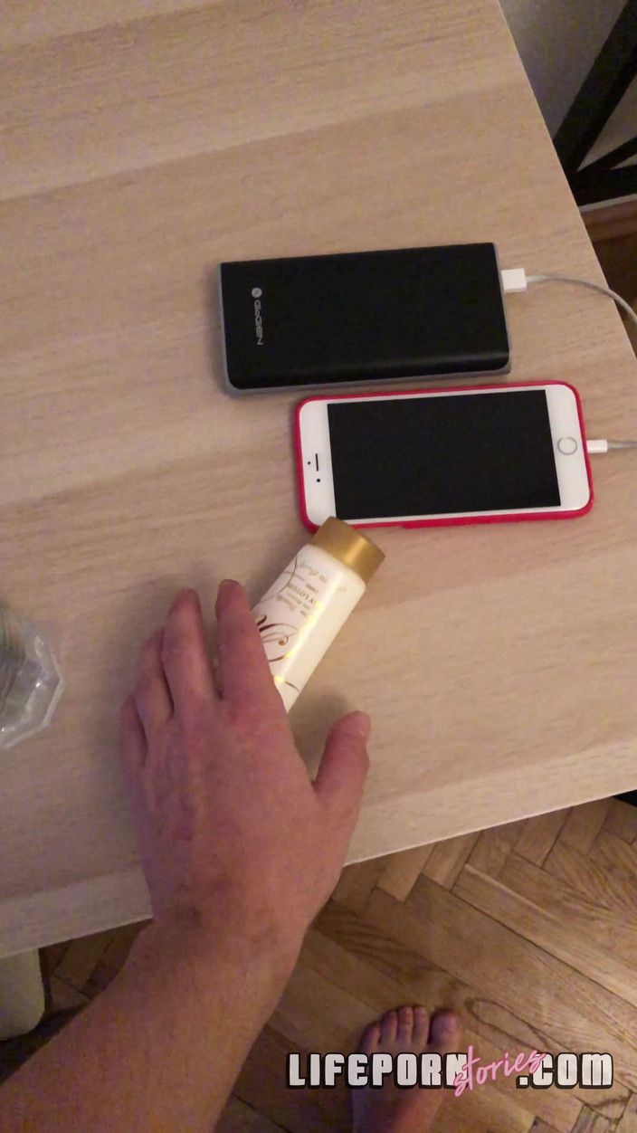 Life Porn Stories: 生活色情故事 9 - 第5部分 湿润的奶子小姐 - 浸在淋浴间里并准备好了