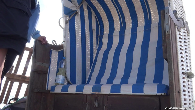 Cumdrinking Wife: Kto chce mnie przelecieć na plaży