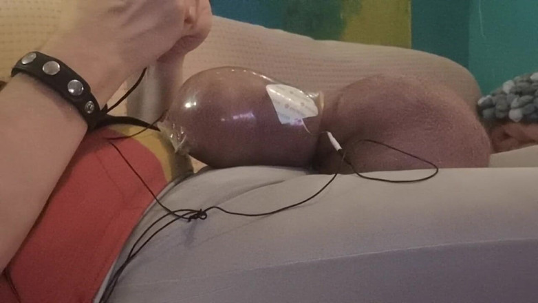 Monster_Meat_: Electrotoys-ul m-a făcut să ejaculez