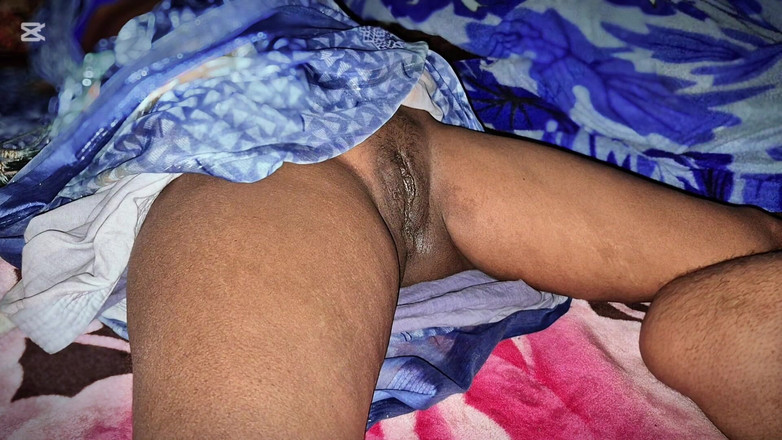 ExcitedWomen: India caliente hermanastra folla a medianoche