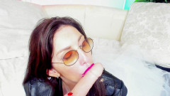 LizaVirgin: Milf bollente un pompino elegante con gli occhiali