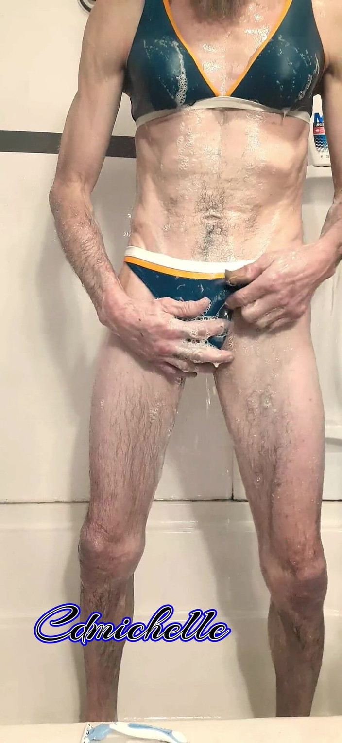 Crossdressers Cd Michelle wearing sexy lingerie: क्रॉसड्रेसर cdmichell नीला टू पीस स्विमसूट पहने हुए