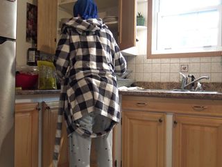 Souzan Halabi: Syrian Housewife Gets Creampied by German Husband in the Kitchen