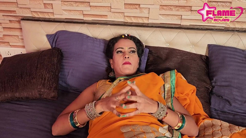 DesiHeat Studio: Hintli evli kadın romantik ruh halinde ve ıslak amcığı için yarağa...