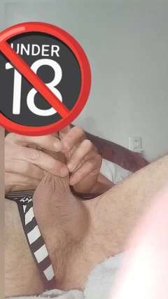 ペニスにクリスタルを象嵌