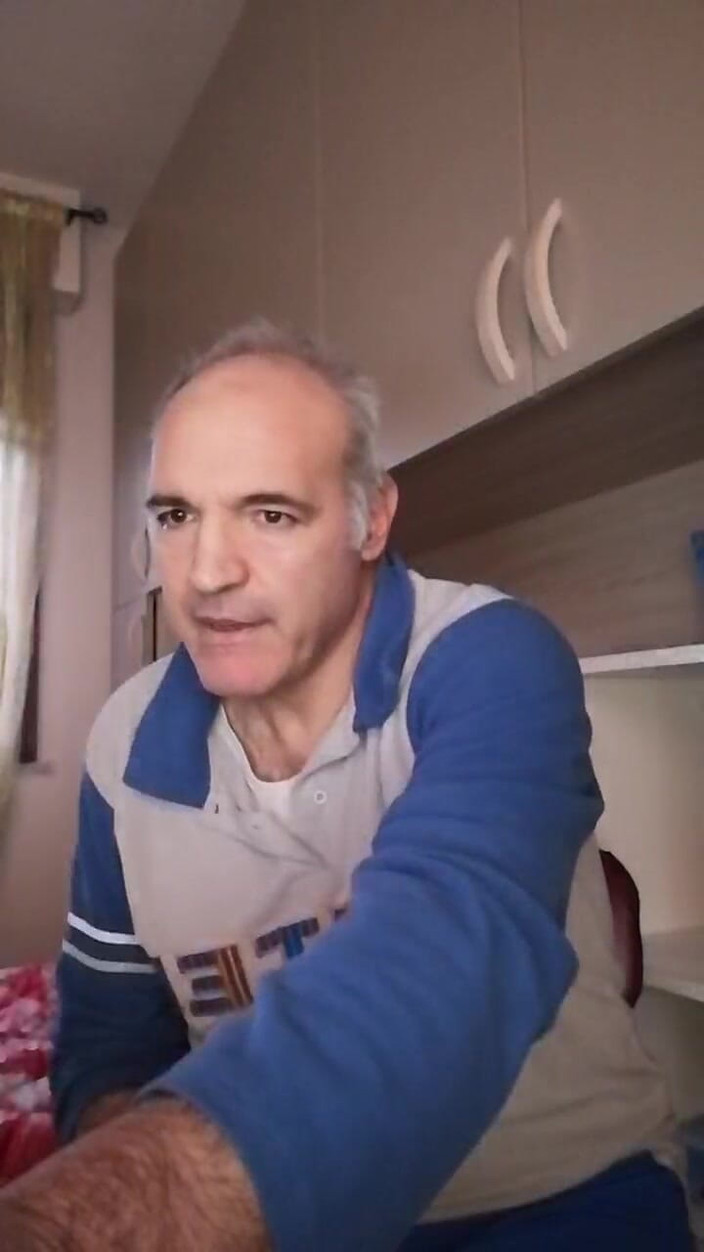 Setesesso7: 我坚硬的鸡巴遮住我的脸