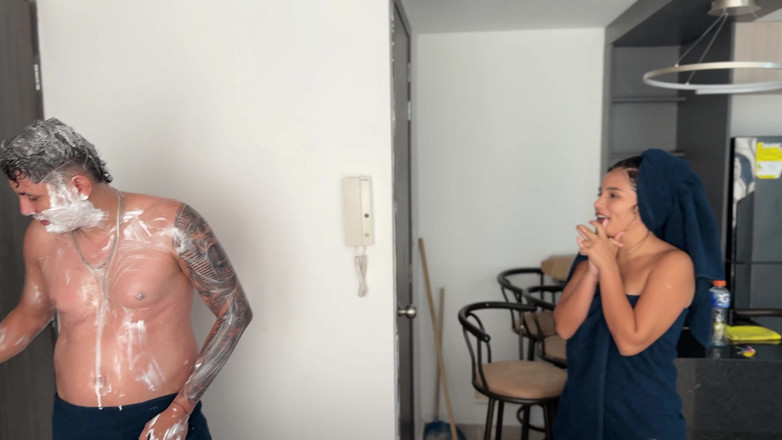 Amateurs productions: Tetanggaku yang nakal minta aku mandi di apartemenku adalah alasan...