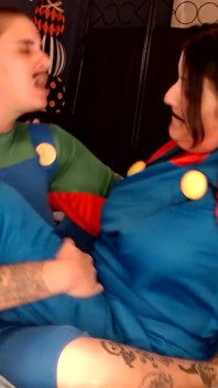 Lesbiană Cosplay Mario și Luigi Forfecare