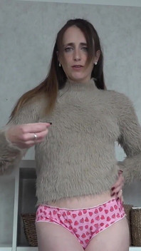 Blusa peluda trocando de masturbação