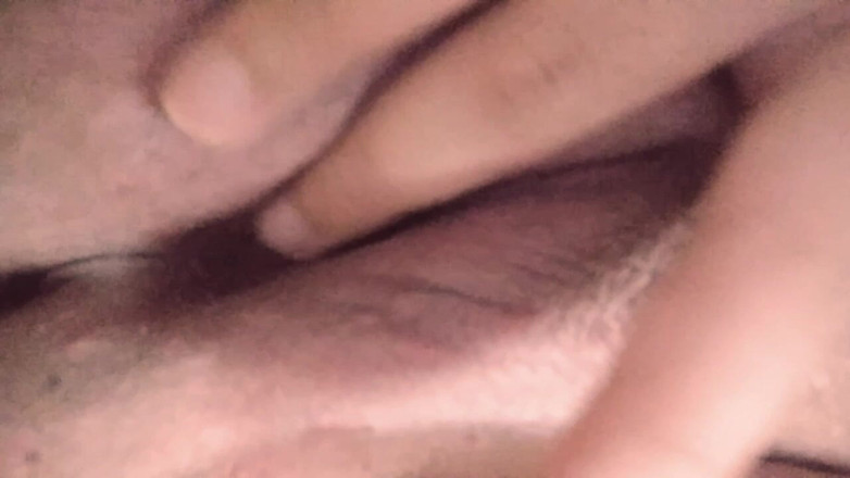 CumOnMeth: Eccitato, mi infilo la figa stretta