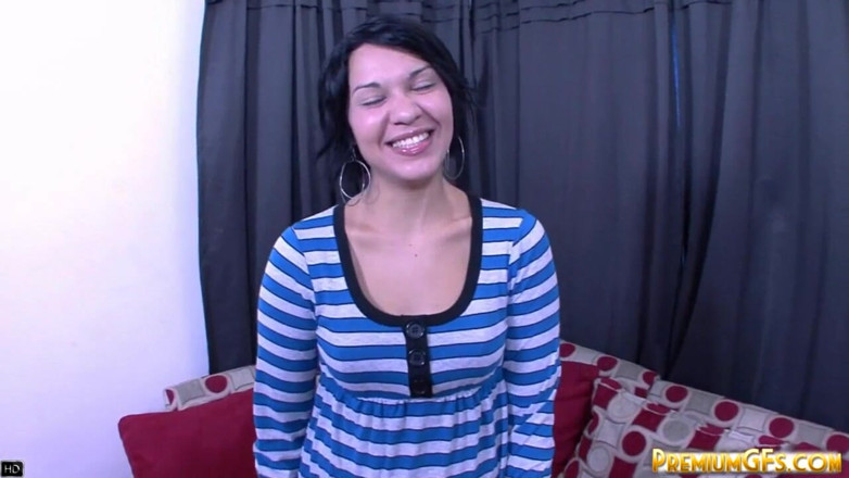 Handjobs & Blowjobs: Rosario Stone fait jouir son mec