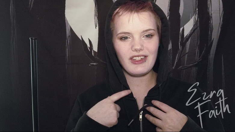 Ezra faith: Zeta Delta Bald: Sự ra đi của nữ sinh cạo lông -...