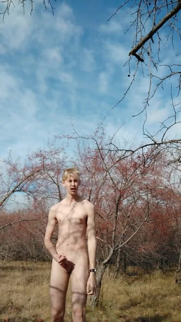 Dick Boys Studio: Chlap přistižen při honění v parku