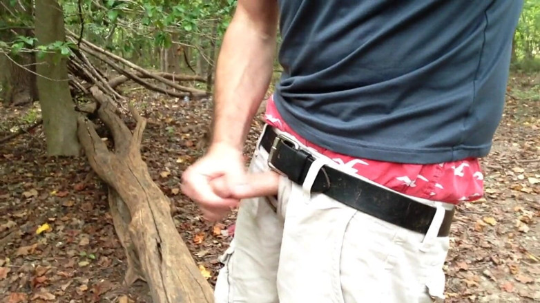 TJenner: Transando e masturbando meu pau grande na floresta