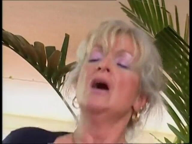Milf in Love: Elvira suck me and eat me - DVD