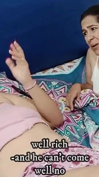 Amateur geile latinas bekommen ihre muschis auf dem bett ihres stiefvaters gefickt hl
