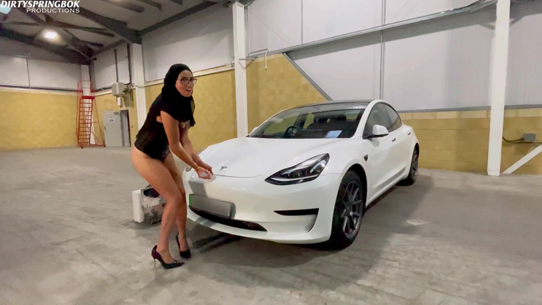 Aaliyah Yasin: Muslim Wife Gets Fucked in the Car Park