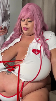 Angel, infirmière SSBBW, rencontre un docteur fist