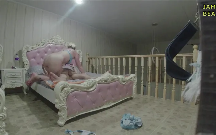 James Beast: Fantastico clip musicale sexy - coppia russa amatoriale