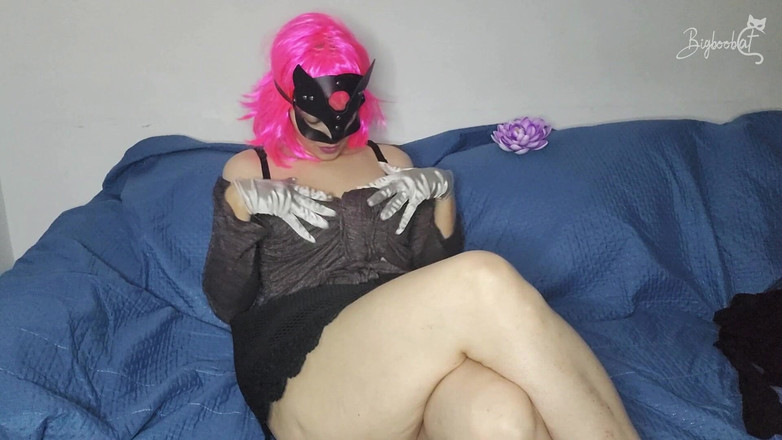 BigBoobCat: Aku suka banget memekku pakai masker favoritku!