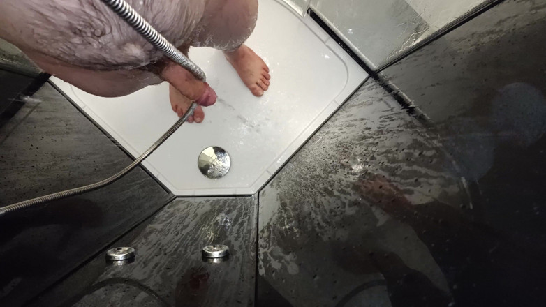 Uhri: Hotel shower hairy guy