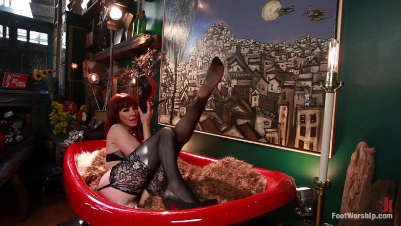 Foot Worship by Kink: Taglia 8 1/2: maitresse Madeline viene scopata!