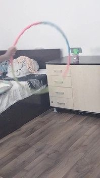 セクシーな妻の自宅ワークアウト、裸。