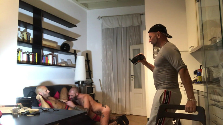 Gaybareback: Webcam-pornoshooting direkt von zwei hengsten gefickt