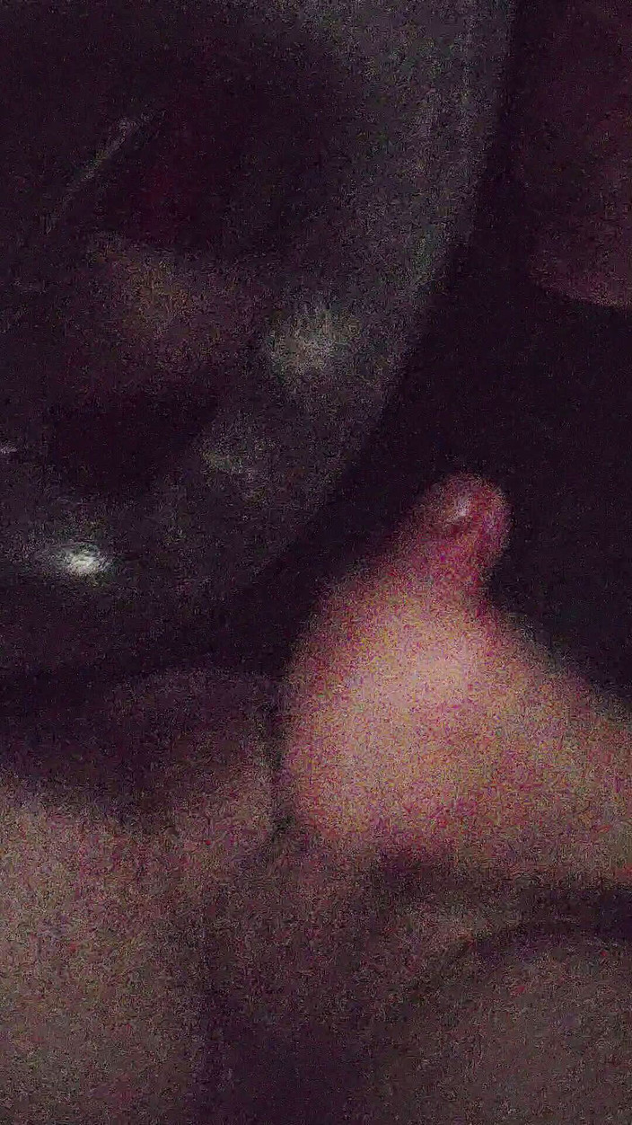 Incredible Dick: Nadržený chlap si honí v autě