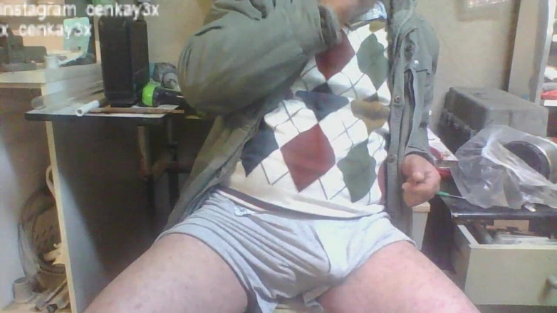 CenkAy: Майстер турок грає зі своїми м'ячами в майстерні