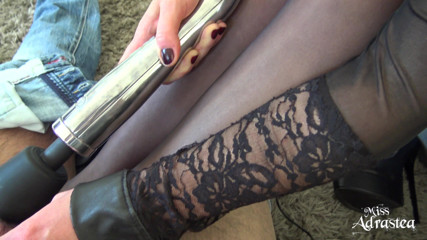 Miss Adrastea: 내 발에 녹아 순결에 망쳐!
