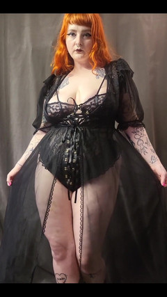 Bunny Royle: Peekaboo，我可以脱掉这个吗？