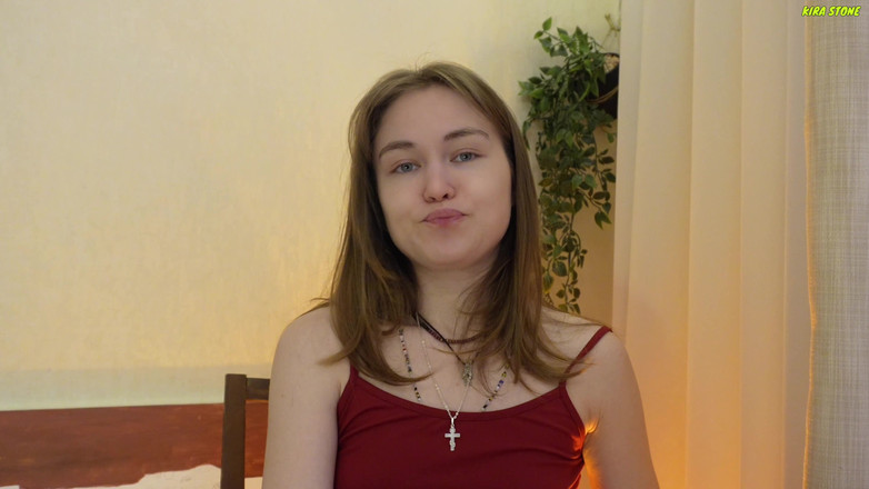 Kira Stone: Кіра Стоун! Ласкаво просимо до Сексуальної освіти. Я навчу тебе сексу і виверну внутрішню сторону