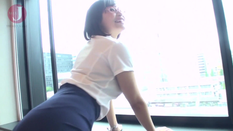 HMJM Japan: Una hermosa secretaria con un estilo excepcional y un cuerpo...