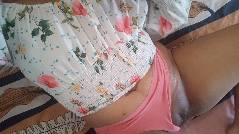 PATY PATY: Brunette geeft zichzelf een beetje plezier, echte amateur