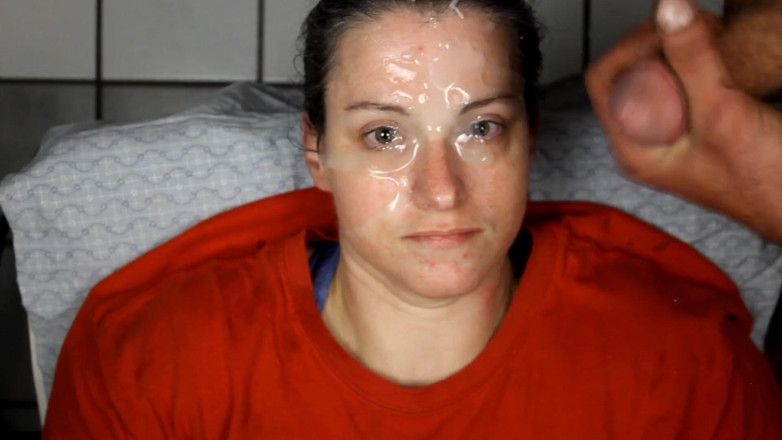 Dirty Dees: amateur casera tomando cargas en su cara bonita