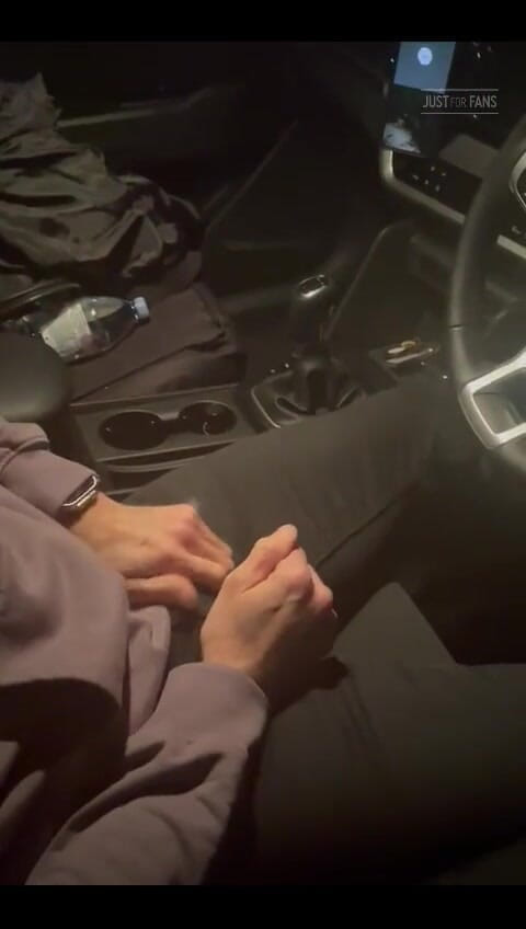 Zach Elliott: 체육관에서 집으로 운전 나는 당겨 내 자지를 구타했다!