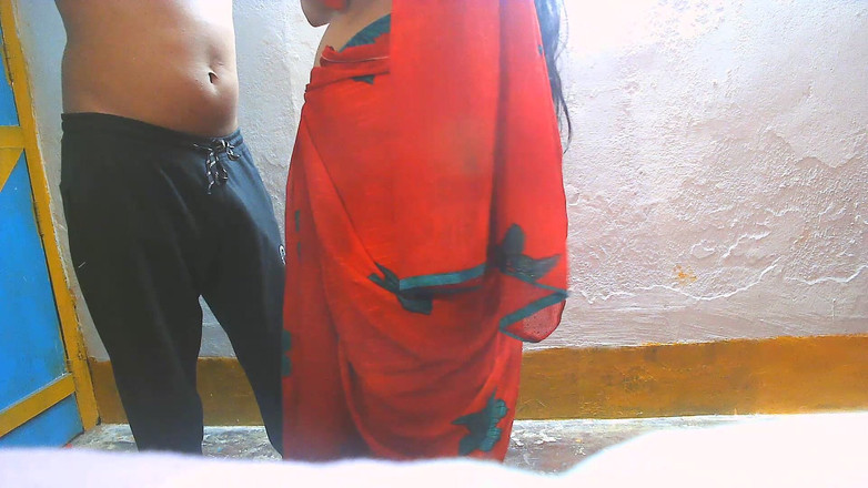 Busty Banuu: Adik ipar dengan kain sari merah toket besar dientot sama...