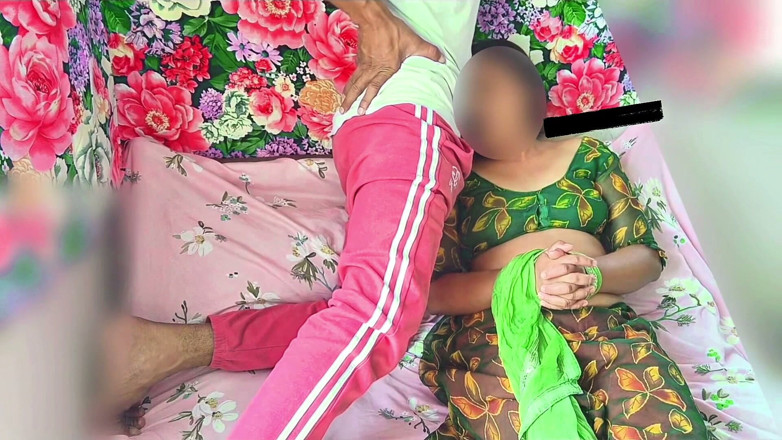 Fuckkkker: ลูกพี่ลูกน้องสาวกําลังเล่นเกมชิมกับพี่เลี้ยงของเธอ