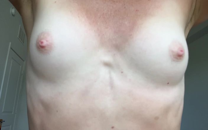 Elaina Button: Peitos saltando 10 minutos, peitos naturais tremendo em primeiro plano