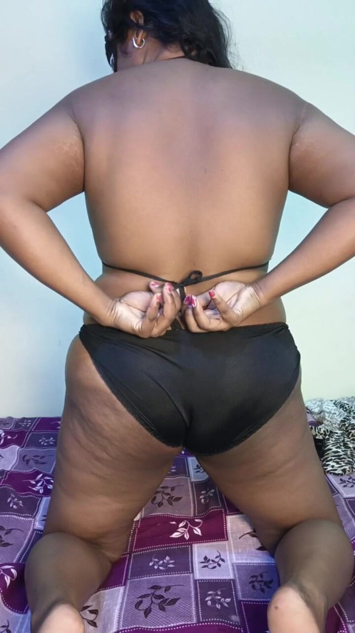 HotlisaAct: ホットで美しいインド人女性がロマンチックなハードコアマッサージを受けています