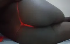 Người mặc quần áo vú to