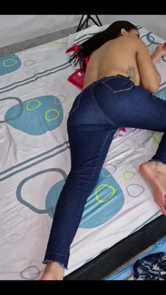 Pikaa6: 할로윈을 보내기 위해 미국에 간 베네수엘라 여성을 따먹어.