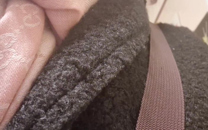 Nicoletta Embassi: Kompilasi cewek seksi ini lagi kencing sambil bugil di toko-toko...