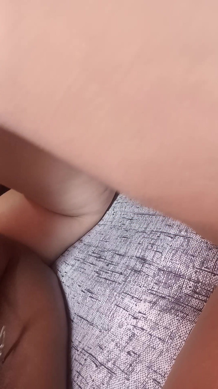 E-Alfa: Mijn baas gaf me geen bonus, daarom neuk ik zijn...